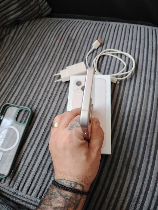 iPhone 13 rose impecabil