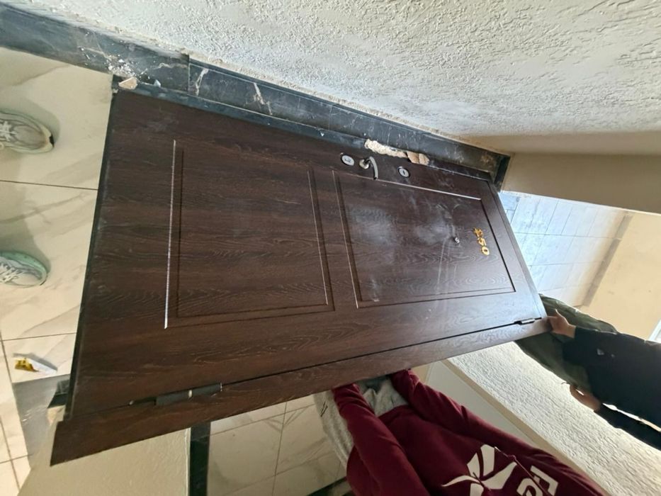 Продам дверь за