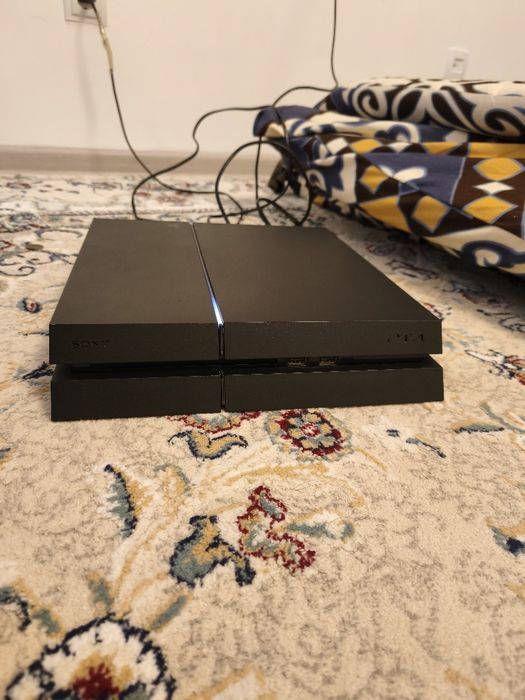 PlayStation 4 ...