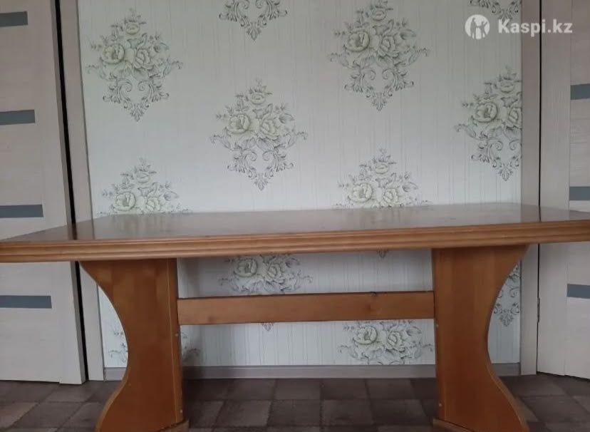 Продам гостинный стол