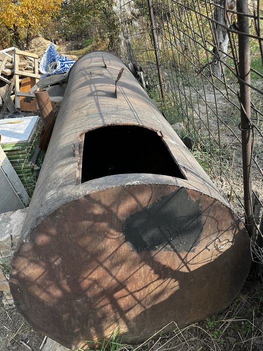 Юмкость 3куб срочно