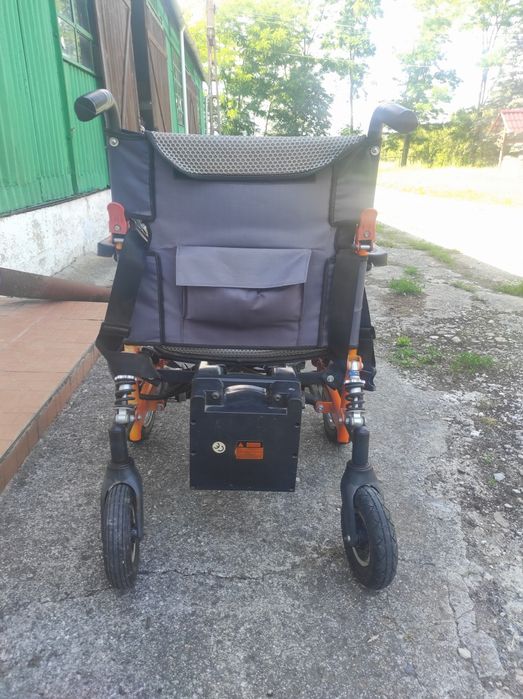 Cărucior electric pentru drumuri dificile
