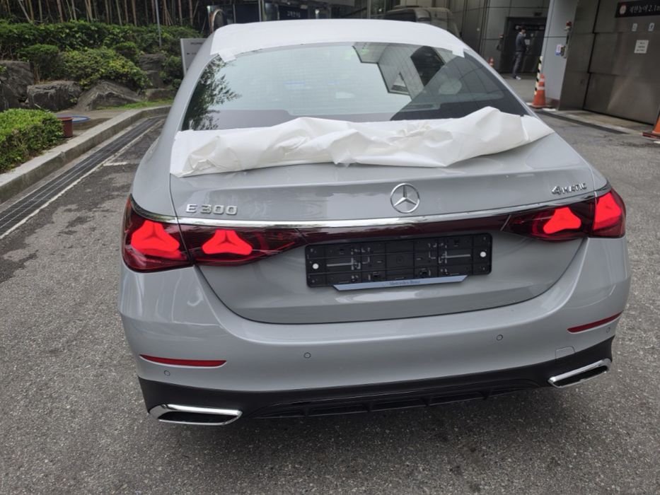 MERCEDES E300 AMG LINE 4Matic 140 anniversary