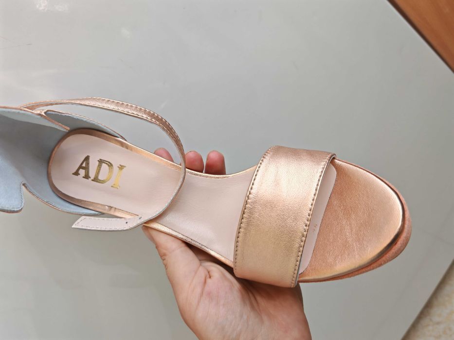 Елегантни сандали на ток, с каишки, розово злато