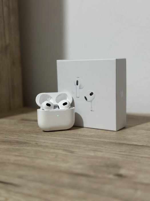 Vând căsti AirPods 3 1.1 cu cele originale