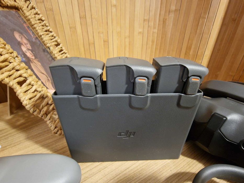 DJI Avata 2 Fly More Combo + Goggles 3 + 2 Controllere - Ca Nou
