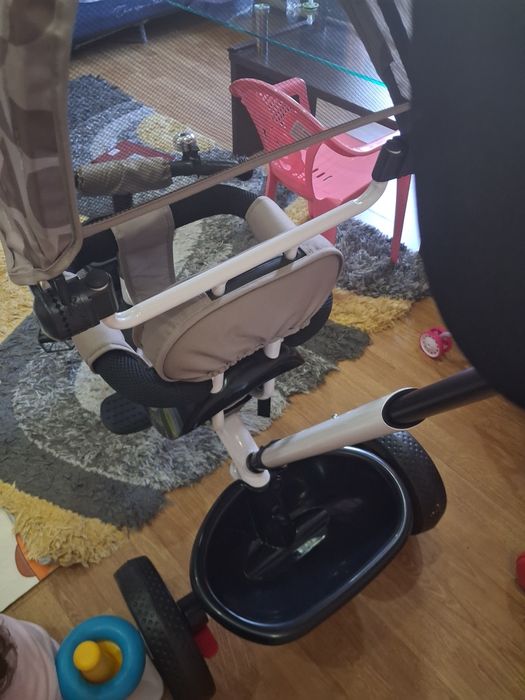 Чисто нова триколка