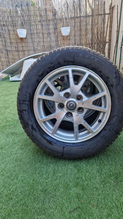 Set 4 jante aliaj+4 anvelope iarna Laufen 215/60/r16 99H