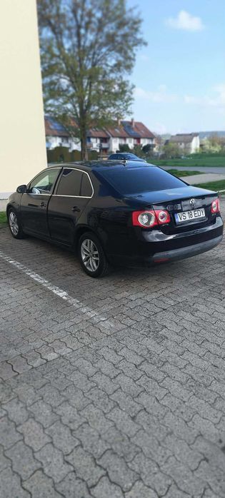 Vând volkswagen Jetta  An 2007 Motor 2.0 Diesel ITP valabil  Se vinde cu fiscal mai multe detali in privat preț 2400 € negociabil