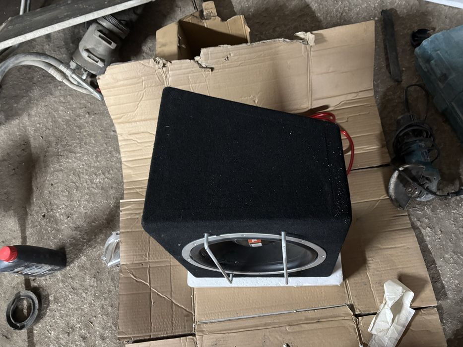 JBL бас каса 12