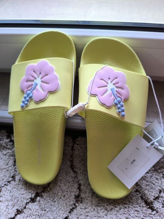 Нови чехли 9 лв.