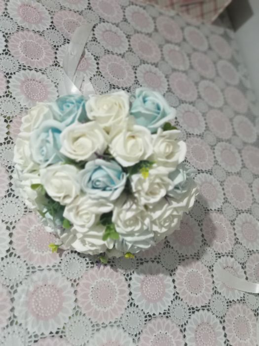 Vând buchet de florii din săpun și coșuleț cu flori de pus in piept