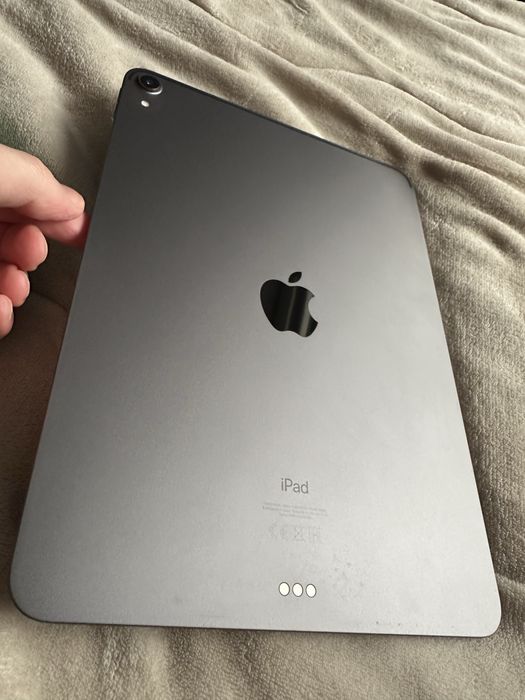 Продавам Ipad Pro  11 “ 64 gb
