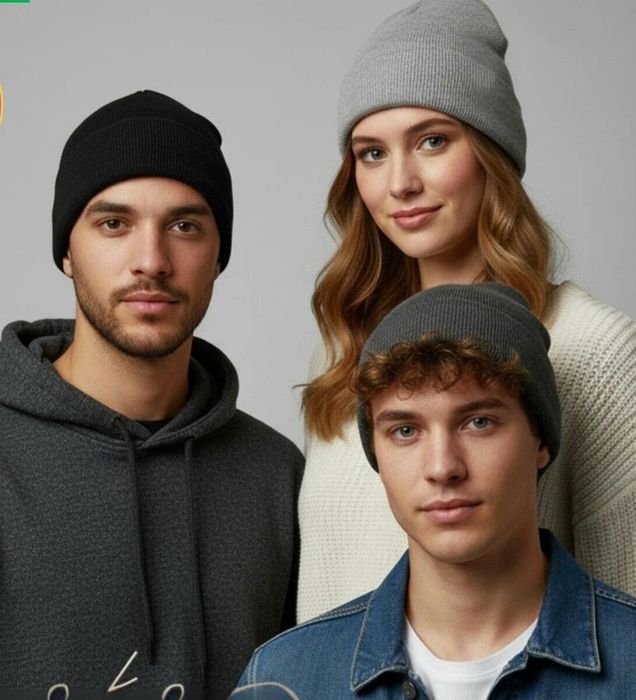 Set 3 articole ideale CADOU Papuci,ciorapi,căciula NOI cu eticheta