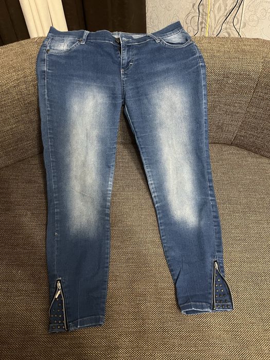 Джинсы на 46-48 размеры , разные!