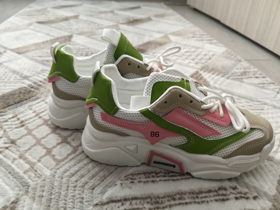 Дамски маратонки чисто нови 39 номер