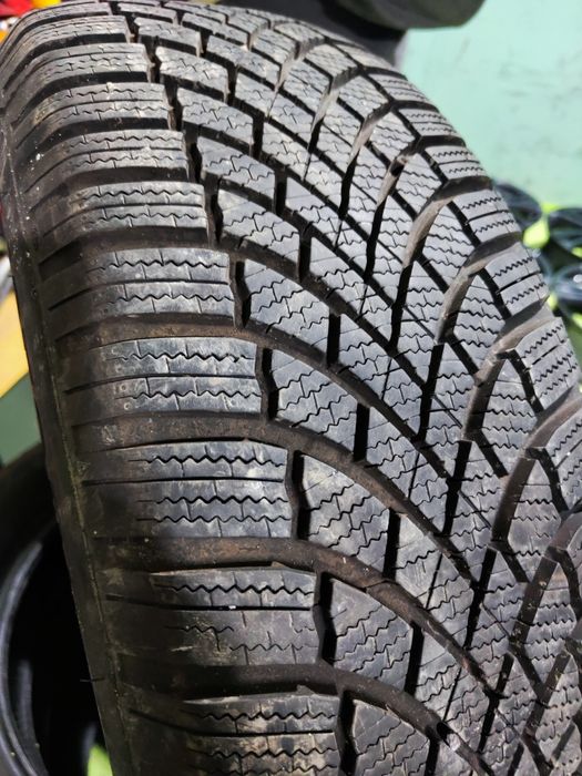 2 бр зимни 215/60/17 Bridgestone 2024г