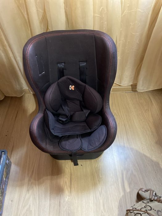 Детско столче за кола черно с черчевен кант