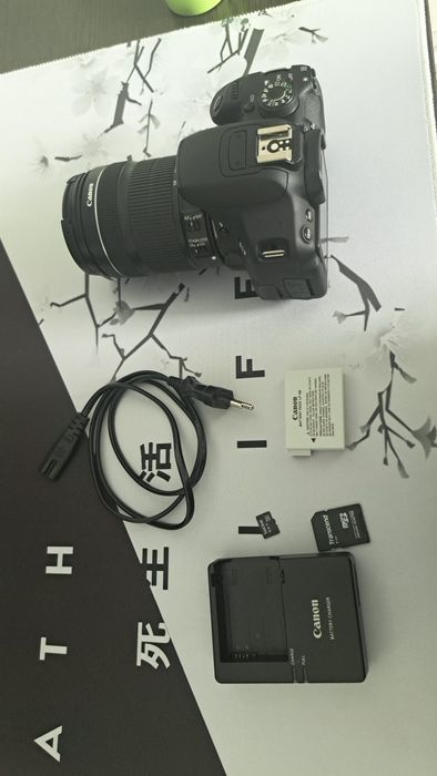 Canon EOS 700D + 18–135 IS STM