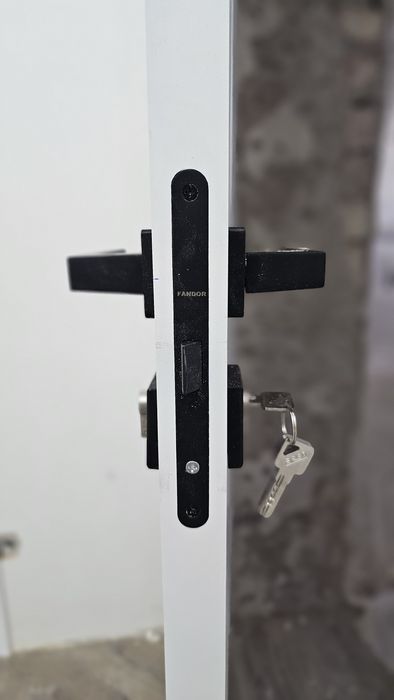 Устанопка двер . Есік орнату