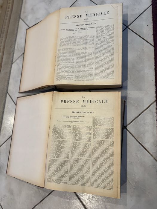 Cârți medicinale foarte RARE si VECHI din 1952 și 1954 .