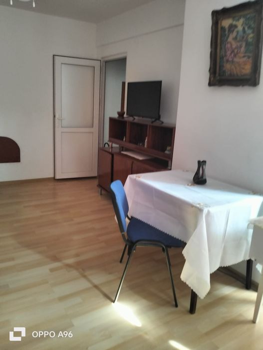 Închiriez garsoniera