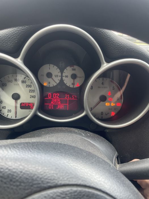 Alfa Romeo 147 1.9 JTD PORNEȘTE – bună pentru dezmembrat / proiect