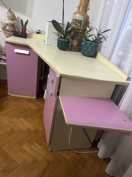 Birou elegant in colț si masa extensibila