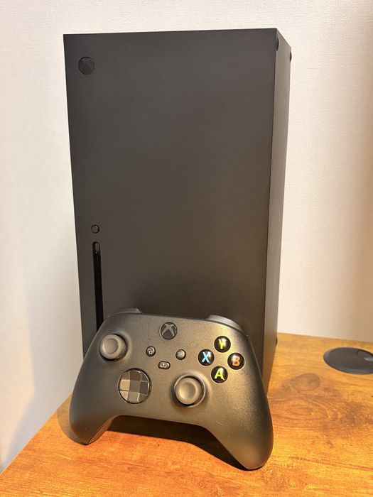 Xbox Series X 1Tb ,два геймпада