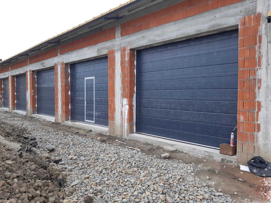 Usi de garaj cu motor