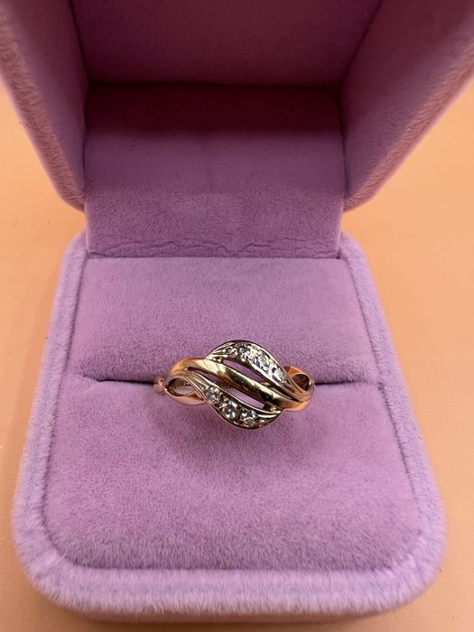 Продам золотое кольцо.