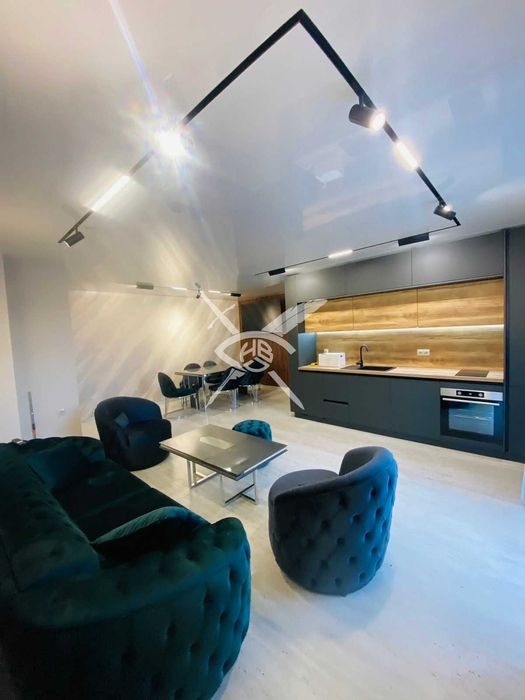 Тристаен - Обзор