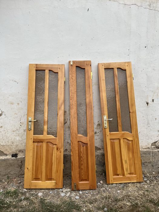 Продаются двери из натурального дерева
