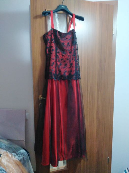 Vând haine de dama și de barbat