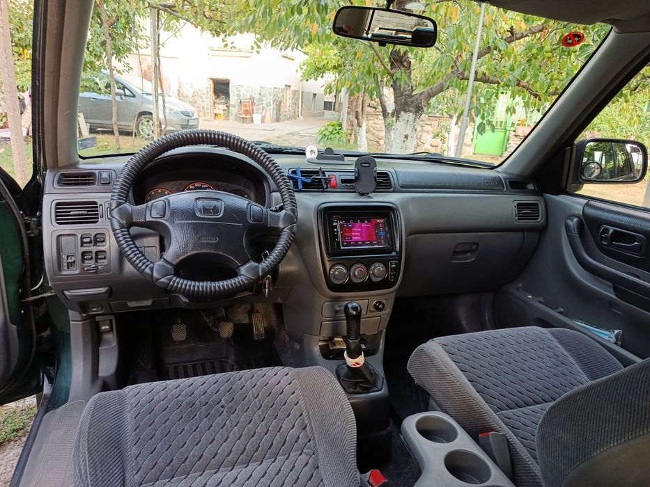 Продавам Honda CR-V