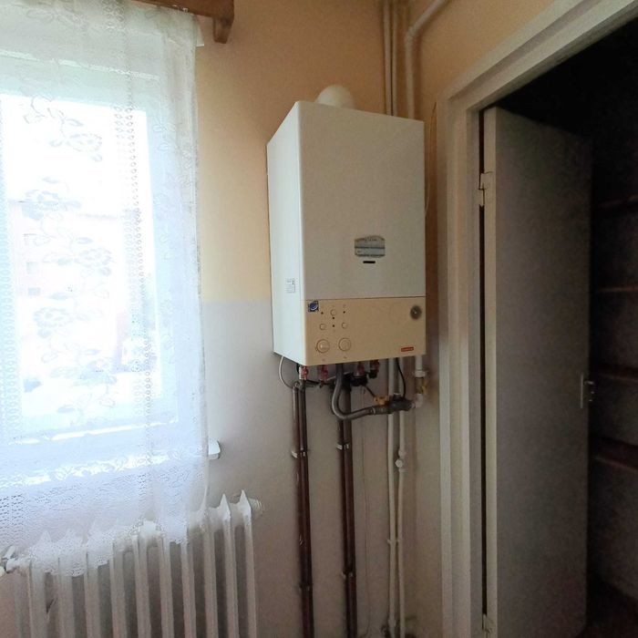 Închiriez apartament 2 camere, etaj 1, Bd. Nicolae Bălcescu (Deva)