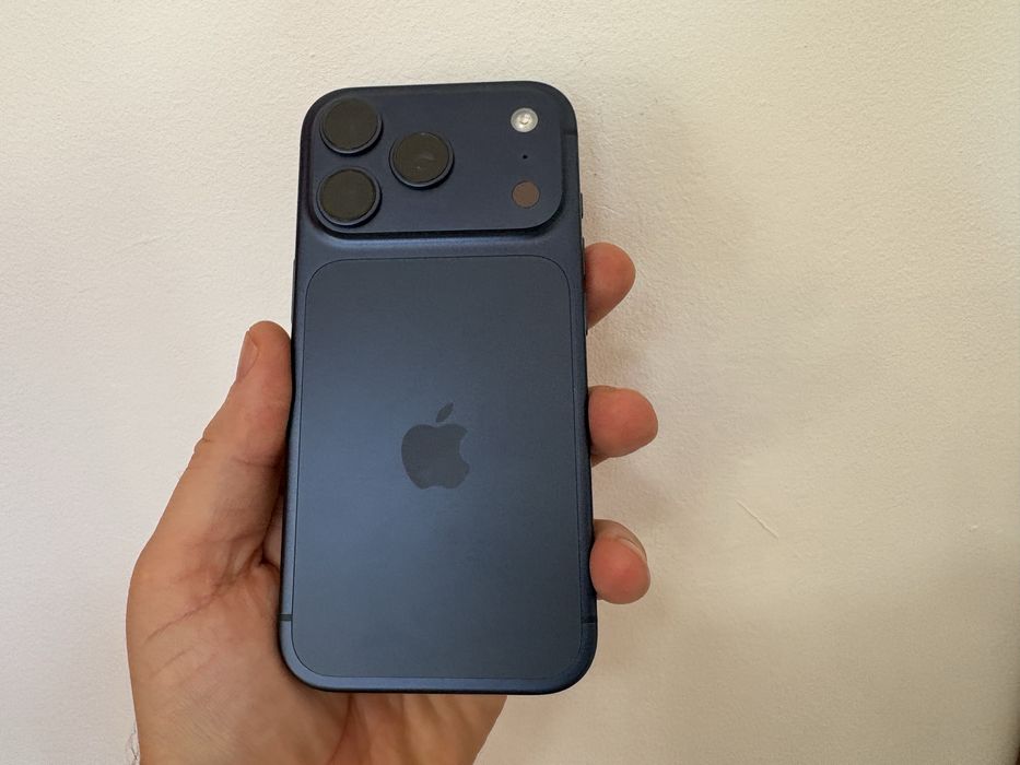 Iphone 17 Pro, Blue, pentru piese/ recarosare