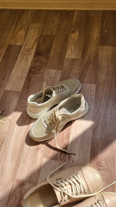 Продам кроссовки