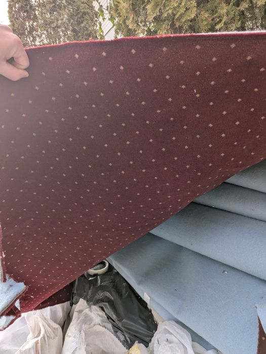 Donăm mochetă vișinie