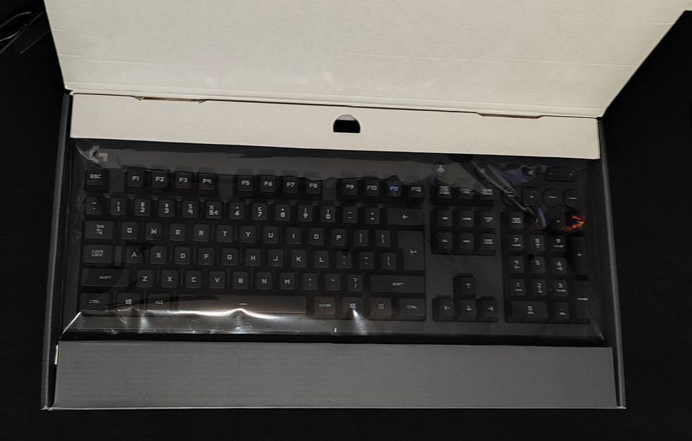 Геймърска клавиатура Logitech G213