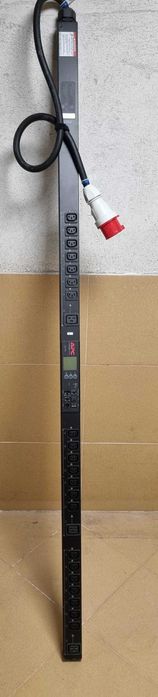 APC Трифазен Rack PDU, 11 kW, 16A, 230V, 21x C13 и 3x C19, Управляем