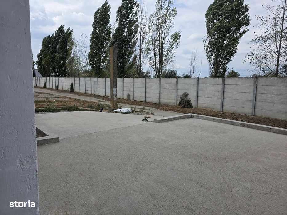 Hală De Vânzare În Palota , Teren 1.568 Mp ,Acces  Vehicule Grele