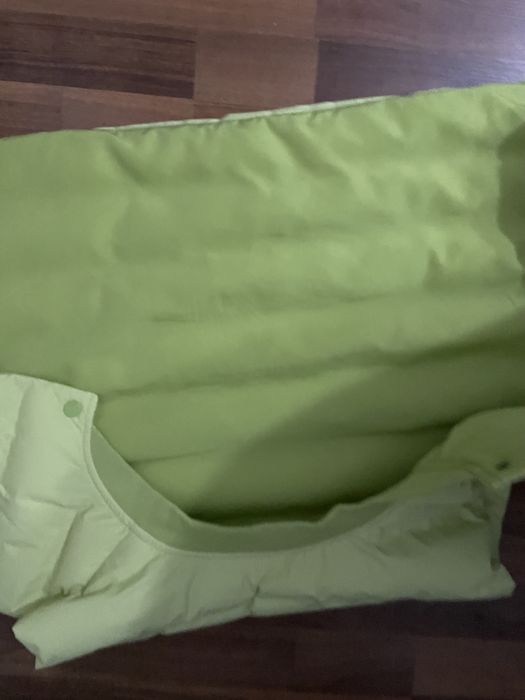 Vesta culoarea verde