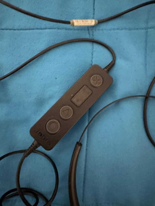 Jabra Biz 2400 II Ultra Noise-Cancelling с контролер за онлайн срещи