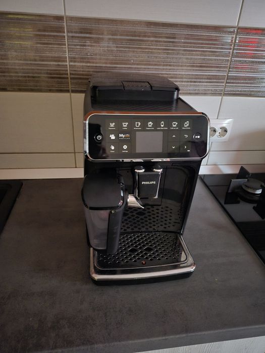 Espressor automat Philips Seria 4300 EP4349/70, sistem de lapte LatteG