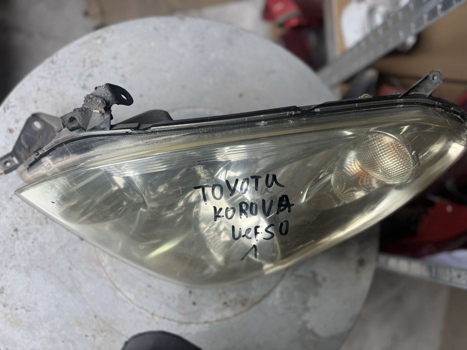 Фар-toyota korola verso-ляв