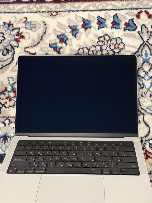 Продам Macbook Pro M3 Pro 18/512
