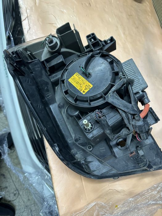 Фара на Ниссан Х