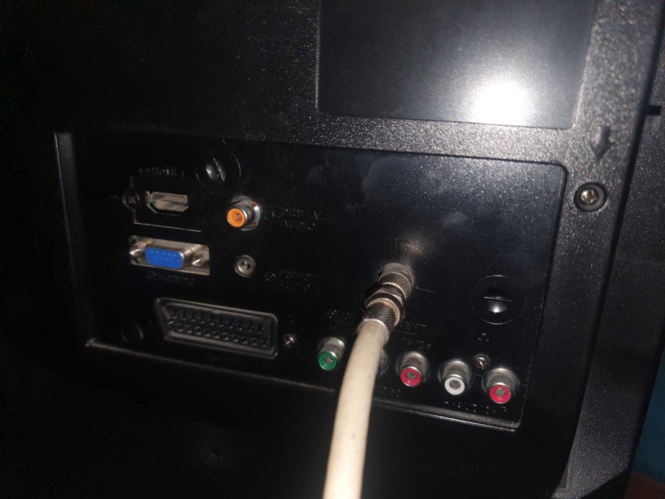 телевизор 32'' TOSHIBA LCD