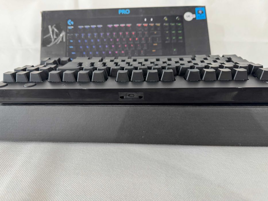 Клавиатува - Logitech Pro Blue Clicky